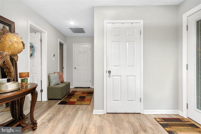 1618 EAGLE SCHOOL RD, Martinsburg, WV 25404