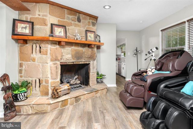 1618 EAGLE SCHOOL RD, Martinsburg, WV 25404