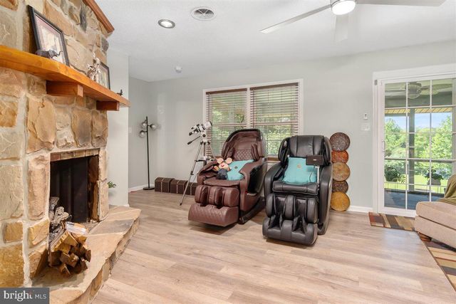 1618 EAGLE SCHOOL RD, Martinsburg, WV 25404