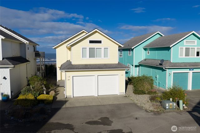 24 Duke Lane, Pacific Beach, WA 98571
