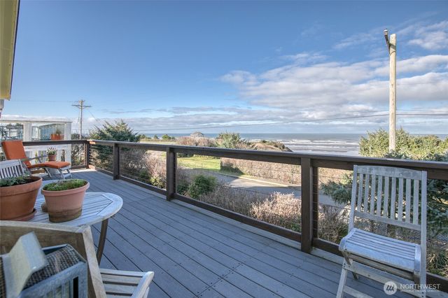 24 Duke Lane, Pacific Beach, WA 98571