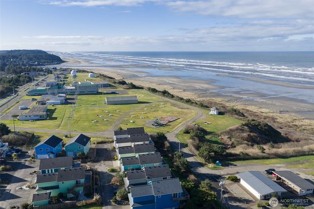 24 Duke Lane, Pacific Beach, WA 98571