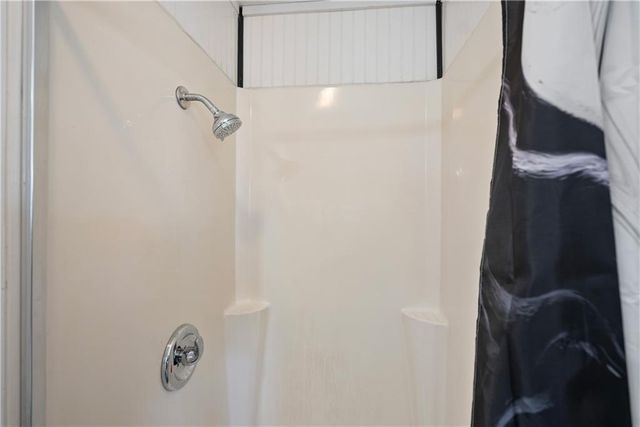 611 E 5th Avenue, Caney, KS 67333