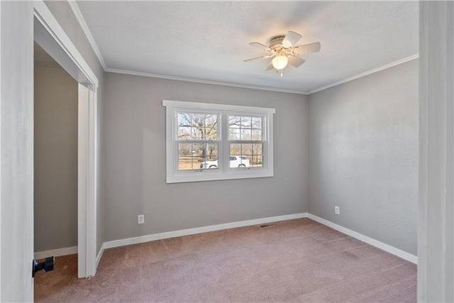 611 E 5th Avenue, Caney, KS 67333