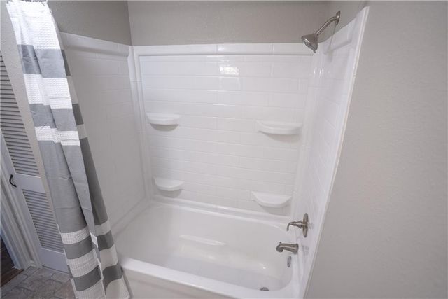 611 E 5th Avenue, Caney, KS 67333