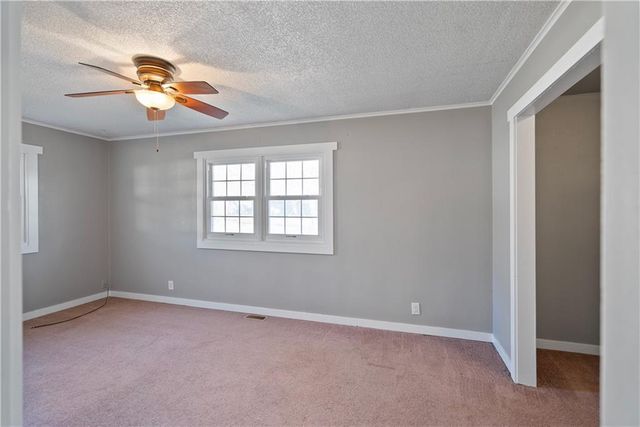 611 E 5th Avenue, Caney, KS 67333