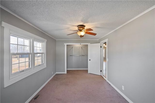 611 E 5th Avenue, Caney, KS 67333