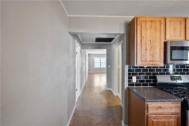 611 E 5th Avenue, Caney, KS 67333