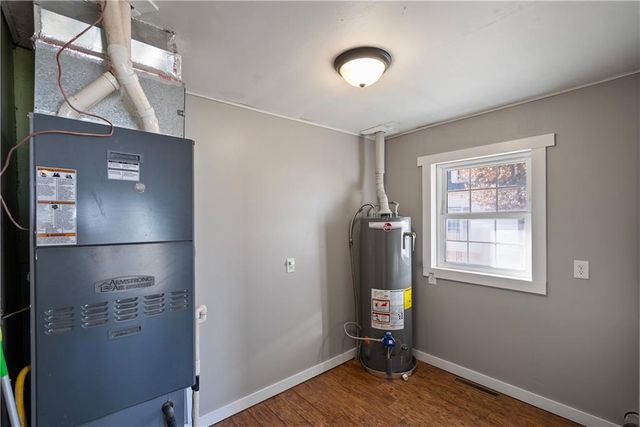 611 E 5th Avenue, Caney, KS 67333