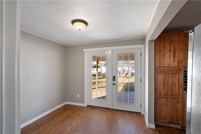 611 E 5th Avenue, Caney, KS 67333