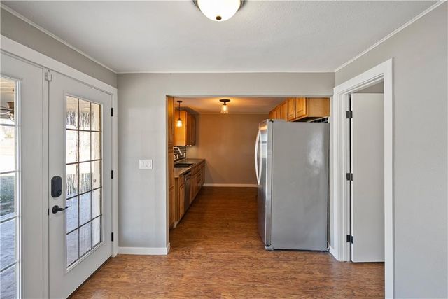 611 E 5th Avenue, Caney, KS 67333