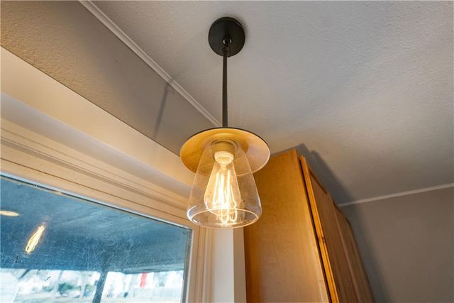 611 E 5th Avenue, Caney, KS 67333