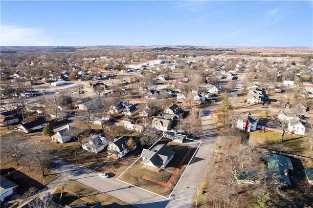 611 E 5th Avenue, Caney, KS 67333