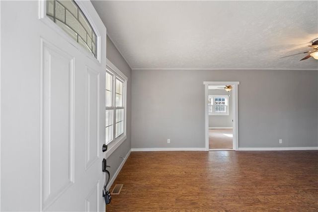 611 E 5th Avenue, Caney, KS 67333