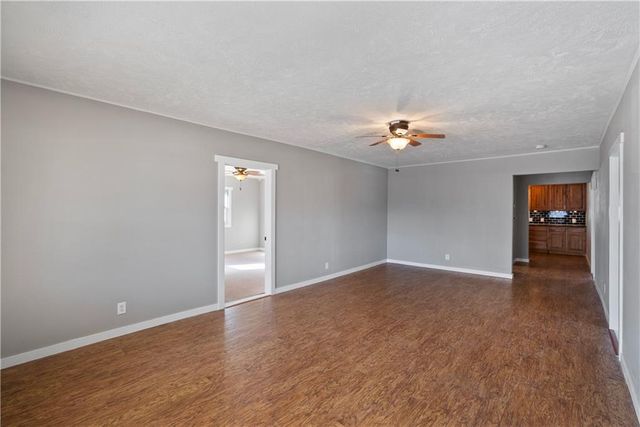 611 E 5th Avenue, Caney, KS 67333