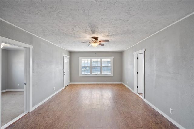 611 E 5th Avenue, Caney, KS 67333