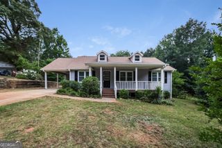 8218 Lakeview Drive SW, Covington, GA 30014