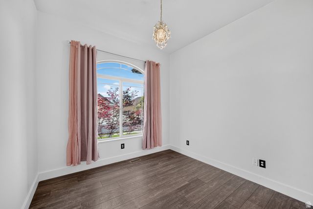 3323 W 1680 N, Clinton, UT 84015