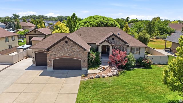 3323 W 1680 N, Clinton, UT 84015