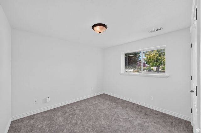 3323 W 1680 N, Clinton, UT 84015