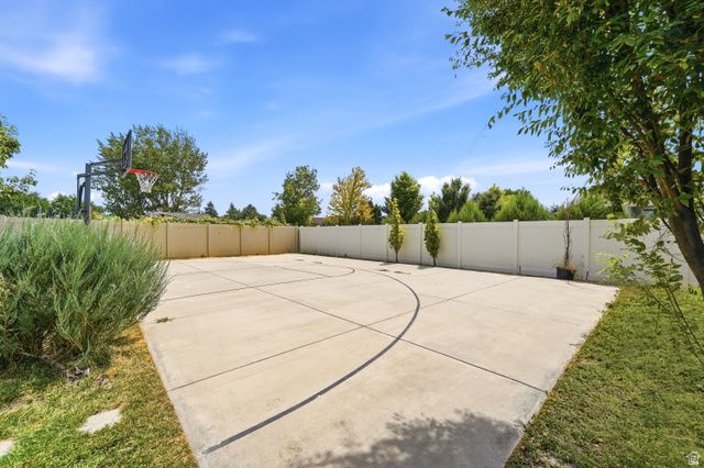 3323 W 1680 N, Clinton, UT 84015