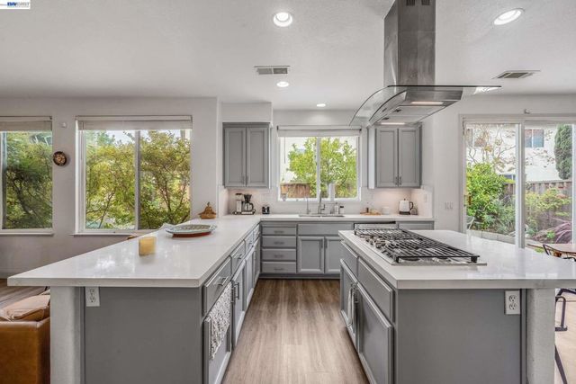 15632 Baypoint Ave, San Leandro, CA 94579