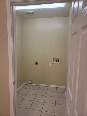 210 Bobbie Ann Court, Granbury, TX 76049