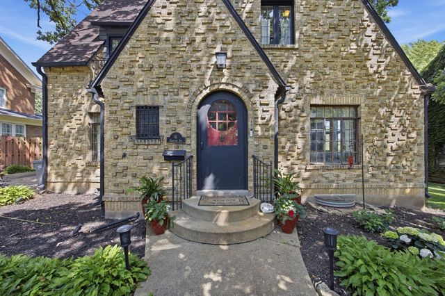 41 Hamilton Avenue, Elgin, IL 60123