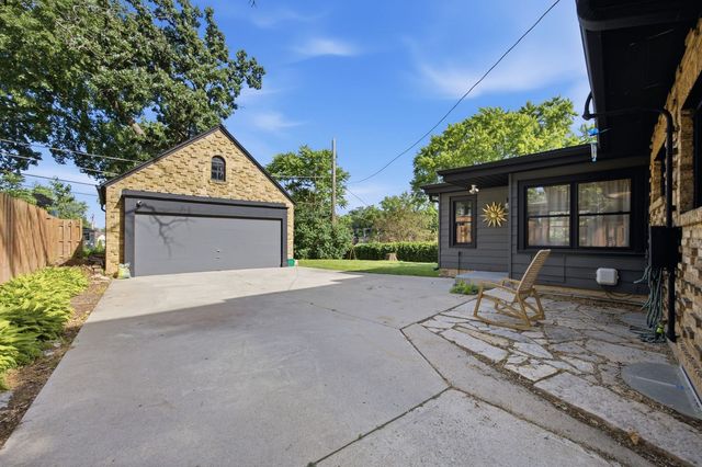 41 Hamilton Avenue, Elgin, IL 60123