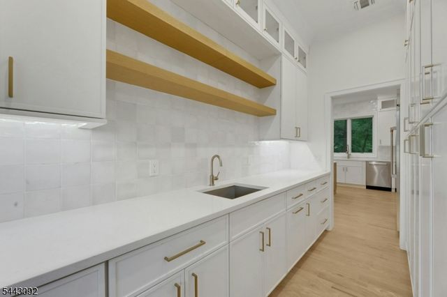 263 Arbor Rd, Franklin Lakes Boro, NJ 07417