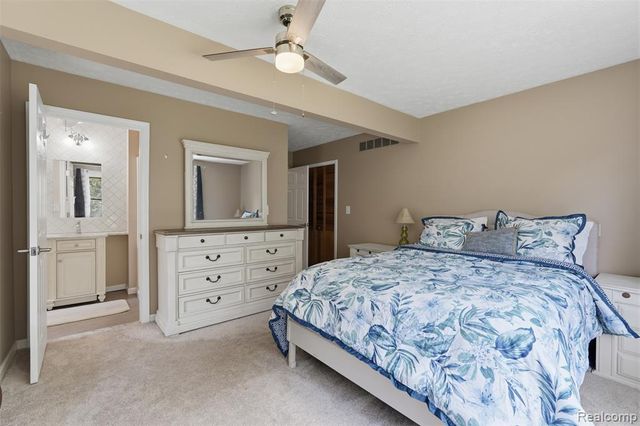 3843 Hooker Road, Pinckney, MI 48169