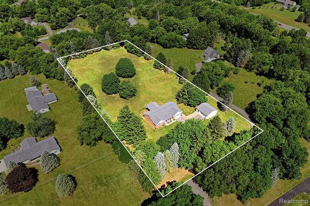 3843 Hooker Road, Pinckney, MI 48169
