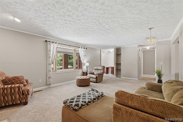 3843 Hooker Road, Pinckney, MI 48169