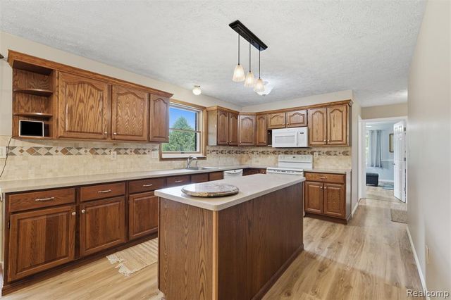 3843 Hooker Road, Pinckney, MI 48169