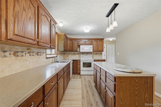 3843 Hooker Road, Pinckney, MI 48169