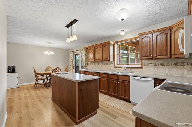 3843 Hooker Road, Pinckney, MI 48169