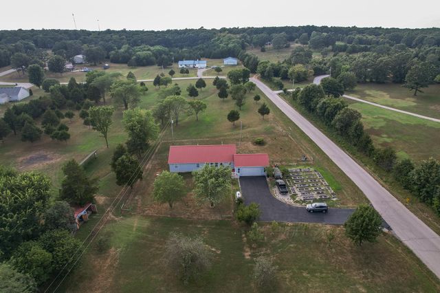 22948 Gardner Road, Lebanon, MO 65536