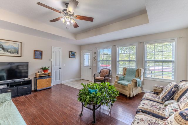 22948 Gardner Road, Lebanon, MO 65536