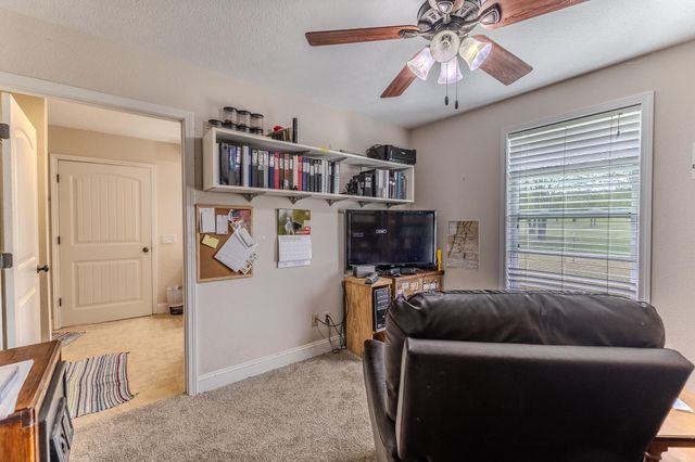 22948 Gardner Road, Lebanon, MO 65536