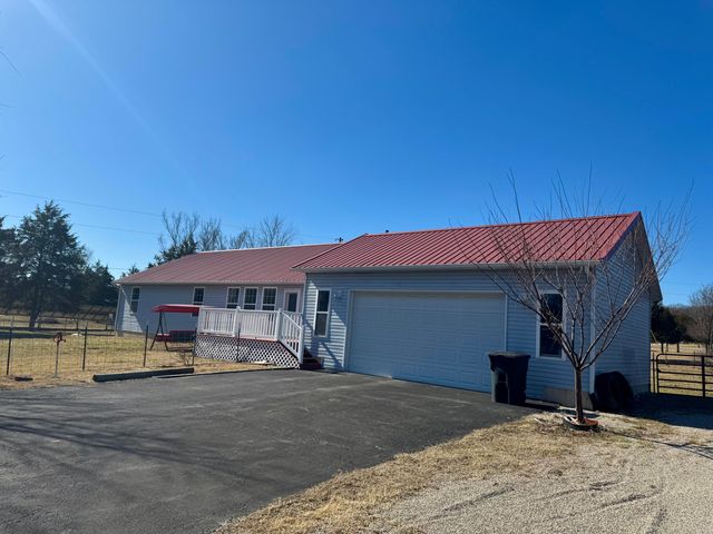 22948 Gardner Road, Lebanon, MO 65536