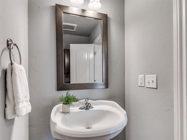 479 S Fretz Avenue, Edmond, OK 73003