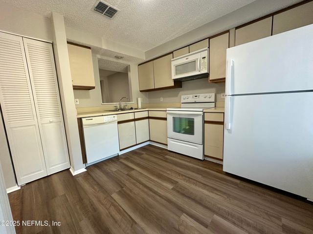 7042 PRESTWICK Circle S, Jacksonville, FL 32244