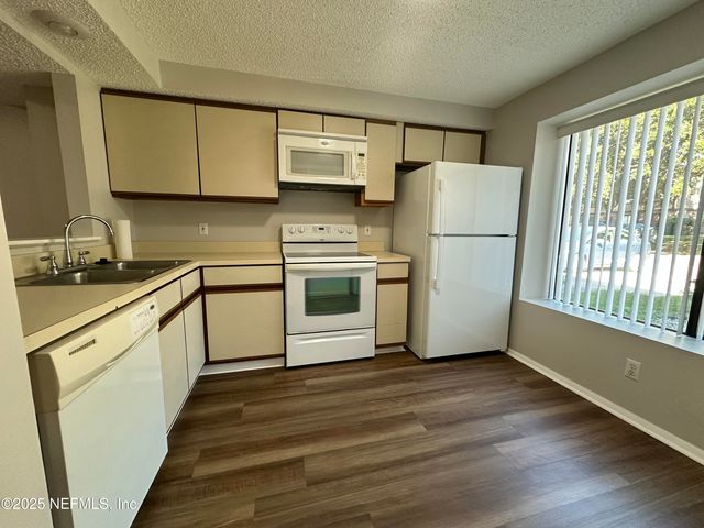 7042 PRESTWICK Circle S, Jacksonville, FL 32244