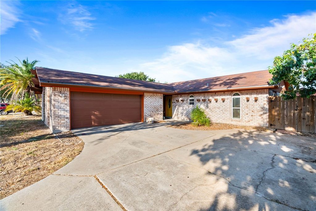 3330 Celon Dr, Corpus Christi, TX 78418 — exterior