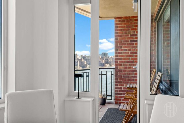 45 E End Ave Apt 10B, New York City, NY 10028