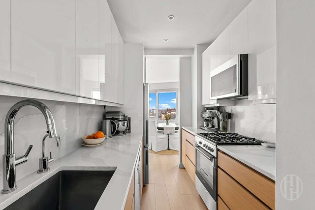 45 E End Ave Apt 10B, New York City, NY 10028