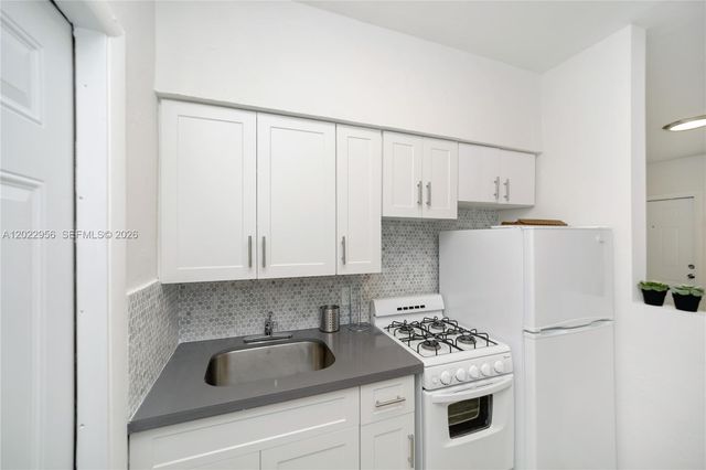770 NE 123rd St 19, North Miami, FL 33161