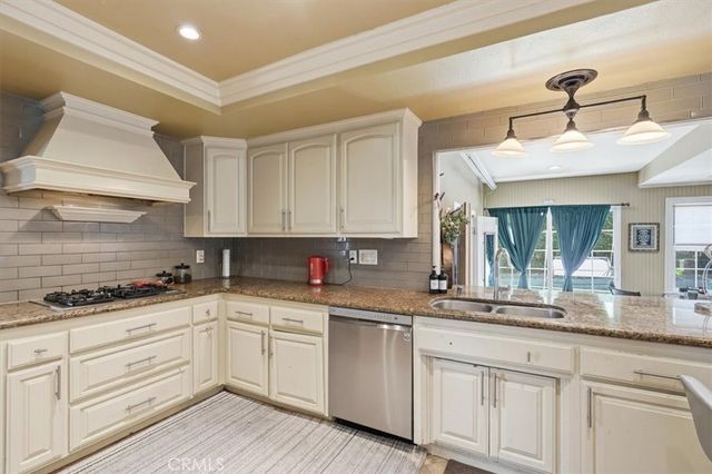 710 S Ridgeview, Anaheim Hills, CA 92807