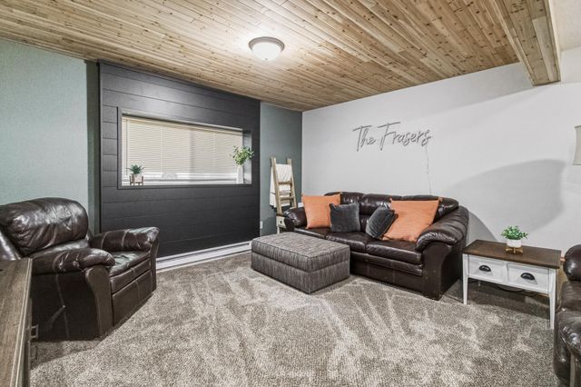1938 53rd Avenue S, Fargo, ND 58104