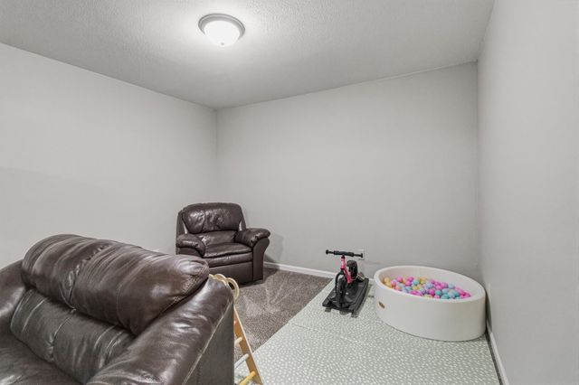 1938 53rd Avenue S, Fargo, ND 58104